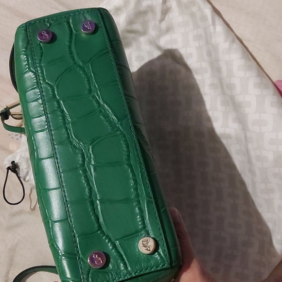 Diane Von Furstenberg Mini Viviana Emerald Embossed Croco Luxury Designe… - Picture 4 of 11